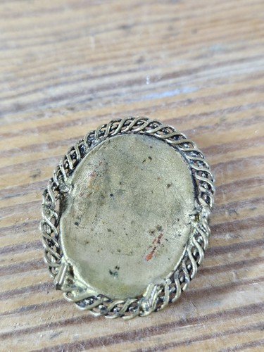 VINTAGE JEWELRY LOT – ENAMEL ? FLORAL BROOCH, TURTLE PENDANT, TOGGLE CLASP - Picture 7 of 21