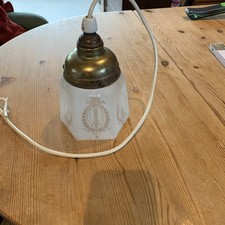 Antike Hängelampe, Sechseckige Form Mattiertes Milchglas Goldfarbener Aufdruck.