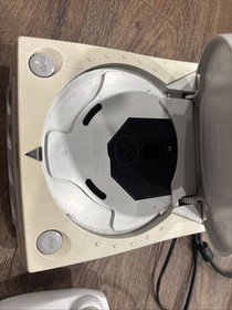 SEGA Dreamcast Console - White with controller av cables and power cord