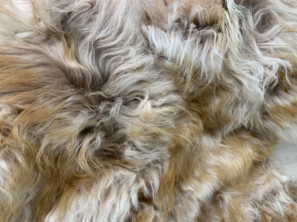 Alfombra de retazos de piel de oveja genuina hecha a mano natural/alfombra de piel real tiro de piel de cordero Foto 4 de 4