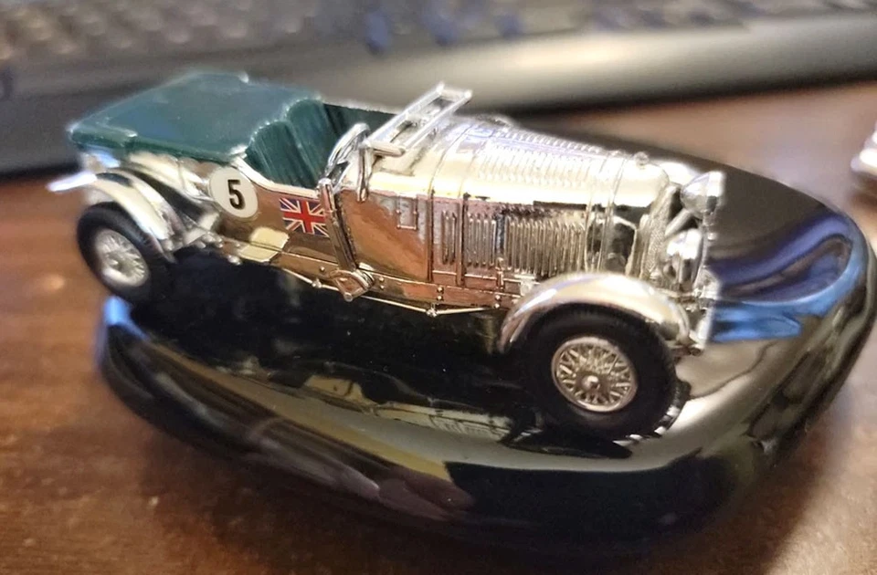 Matchbox Y-5 Models of Yesteryear 4 1/2 Litre Bentley on Porcelain Tray Souvenir - Image 2 of 2