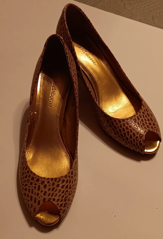 Liz Claiborne 蛇纹印花皮革金色斑点露趾尺寸 8 一脚蹬职业高跟鞋 — 第 3/4 张图片