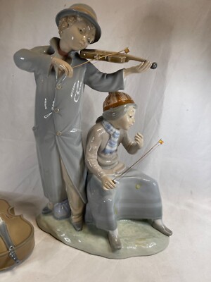 LLADRO NAO FIGURINE STREET MUSICIANS 684 (DETACHED VIOLIN BOW