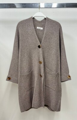 GOLD BUTTON KNIT CARDIGAN WITH FRONT POCKETS