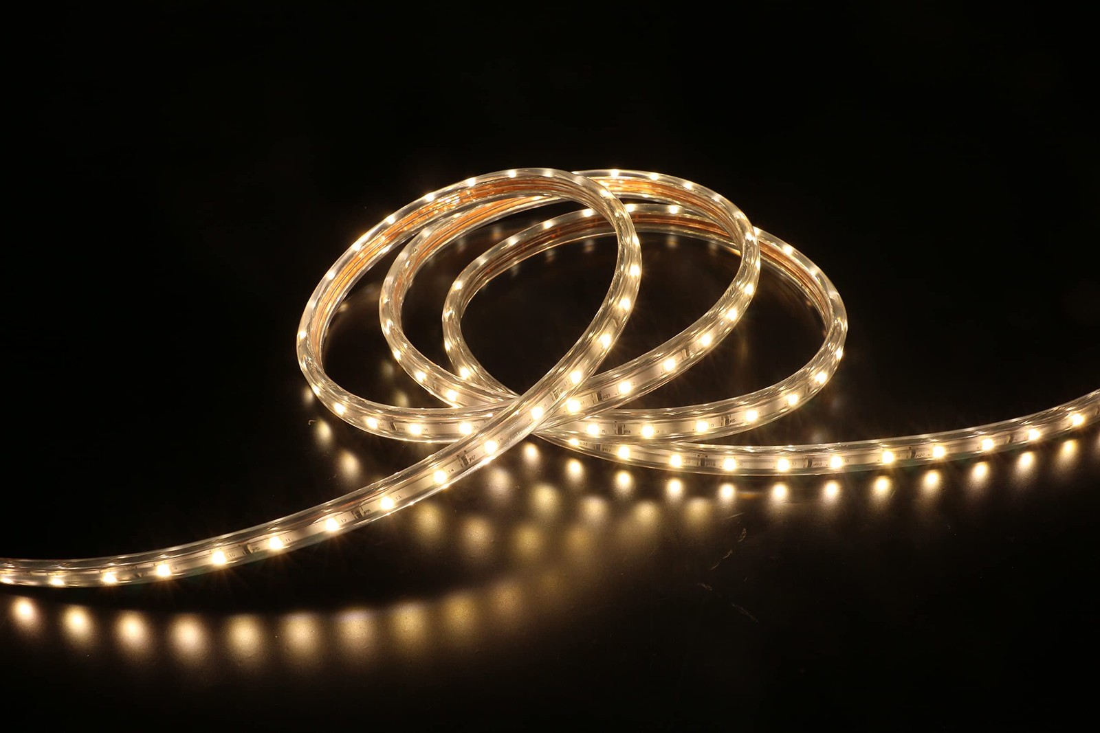 Bandes lumineuses LED 10m pour sublimer vos soirées terrasse et salon
