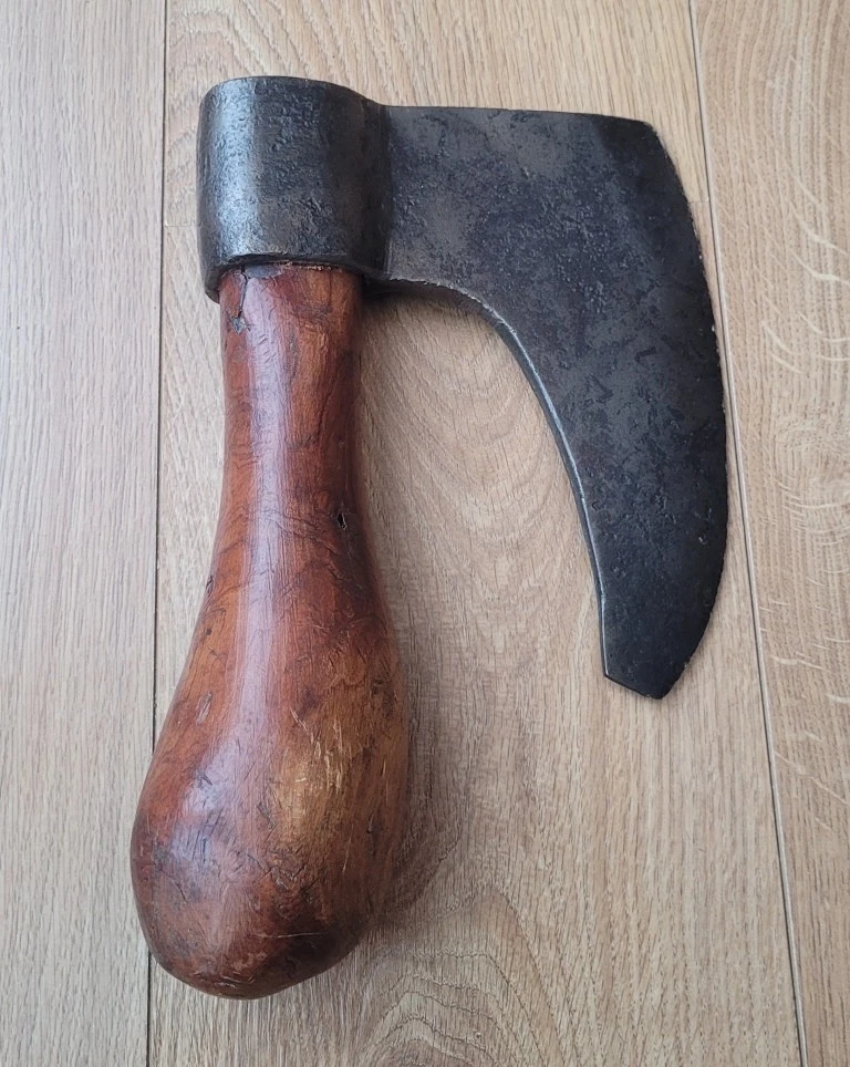 Outil ancien, old tool AXE , hache Sabotier De Gaucher Réf n Outil ancien, old tool AXE , hache Sabotier De Gaucher Réf n