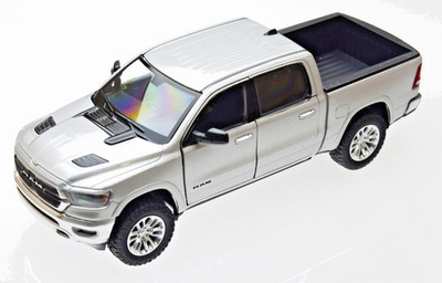 Dodge RAM 1500 Laramie Crew Cab Rebel silber,  neu und original verpackt