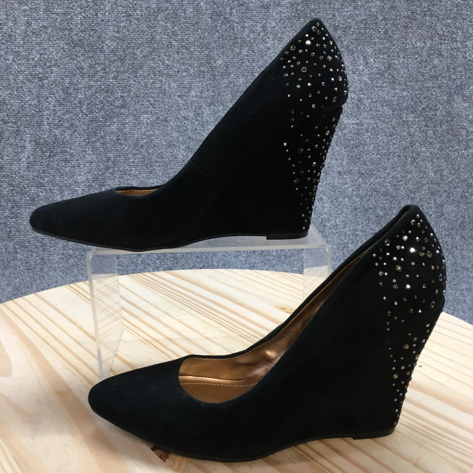 BCBGeneration 高跟鞋女式 8.5 B Ehra 铆钉一脚蹬楔形高跟鞋黑色麂皮绒 — 第 2/4 张图片