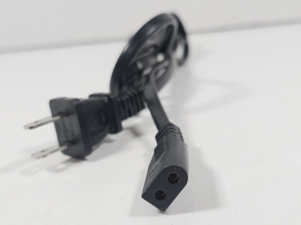 Cable de alimentación para tocadiscos estéreo Bluetooth Insignia NS-BTST21 Foto 4 de 4