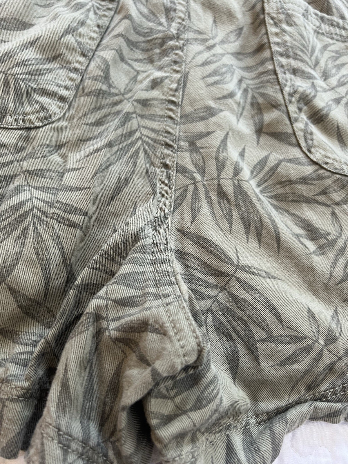 Gap Pull On Tie Olive Green Leaf Pattern Shorts W… - image 9