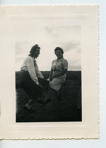 France Fives Lille Catholic Group Ames Vaillantes Origny en Thierache Photo 1946 - Foto 3 di 3