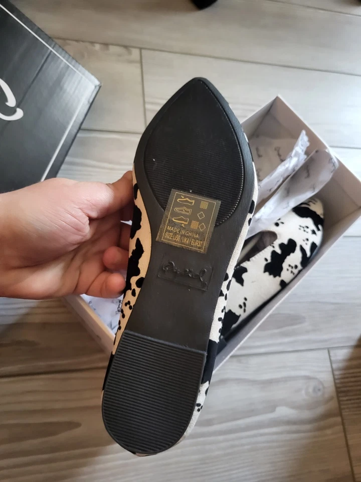 Nuevo en caja Mocasín plano de gamuza con estampado de vaca Qupid para mujer talla 6 Foto 3 de 3