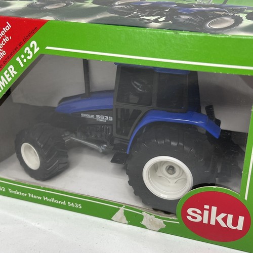 Siku Farmer 2652 Tracteur / Tractor / Trattore New Holland 5635 1:32 - Foto 2 di 6