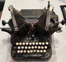 Antique Bat-Wing Oliver Model #5 Typewriter 1911-1914.  Chicago, Illinois thumbnail