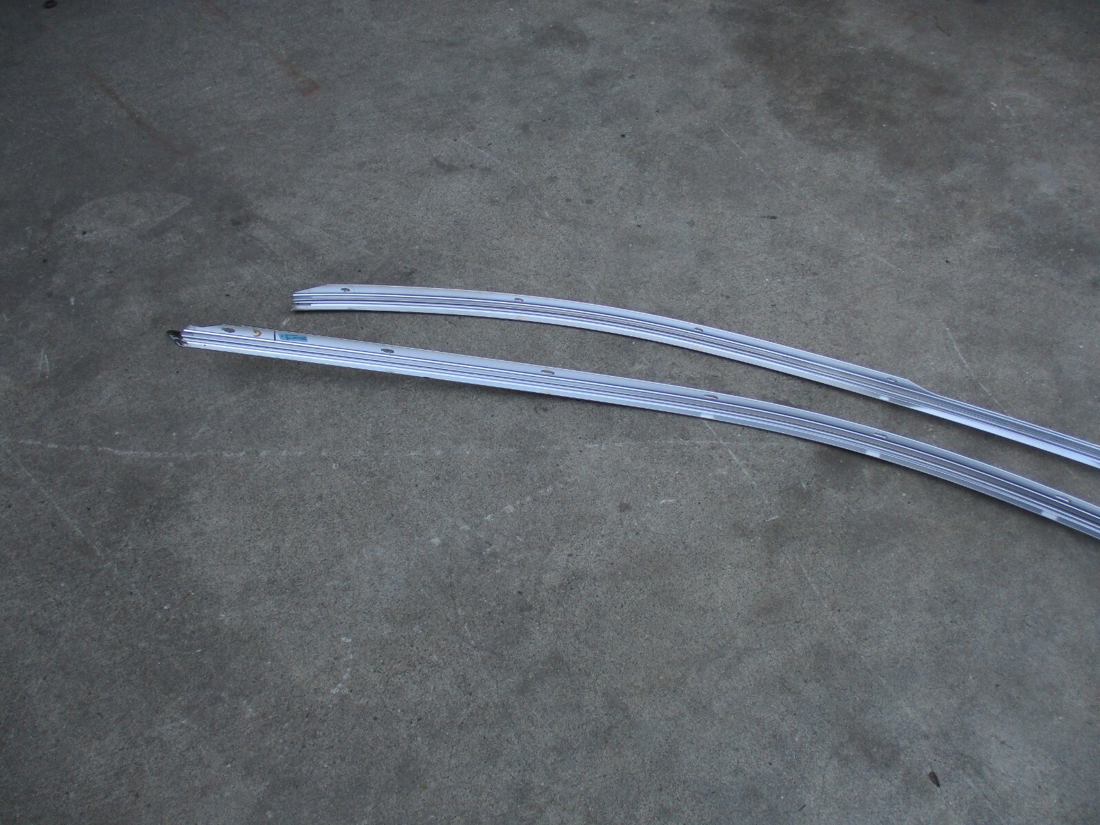 14-17 2017 Maserati Ghibli LEFT & RIGHT SIDE DOOR UPPER MOLDING 6700431180