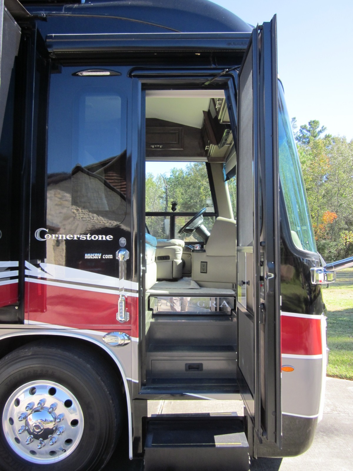 Entegra Coach Cornerstone Series M-45B 605hp Cummins One Owner Low Miles!!