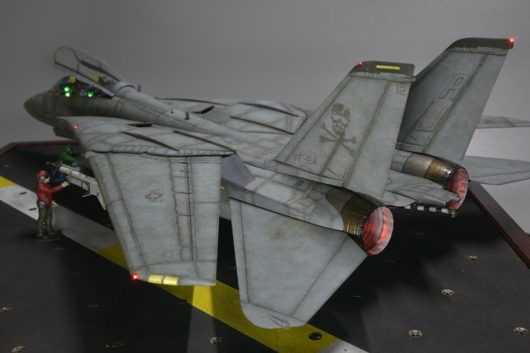 Tamiya F-14a Tomcat 1/48 Scale Model Kit Illuminated Diorama Plastic Airplane