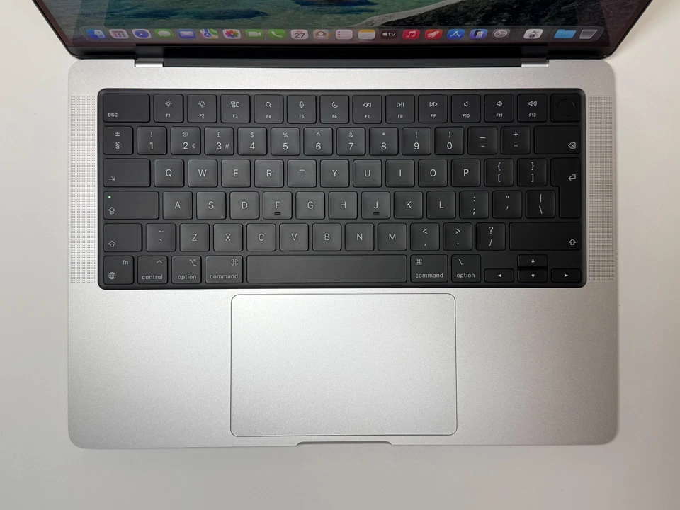 Apple MacBook Pro 14.2" M4 2024 (Silver) 512GB SSD, 16GB RAM, 5 Cycles, 10M WTY - Image 4 of 4