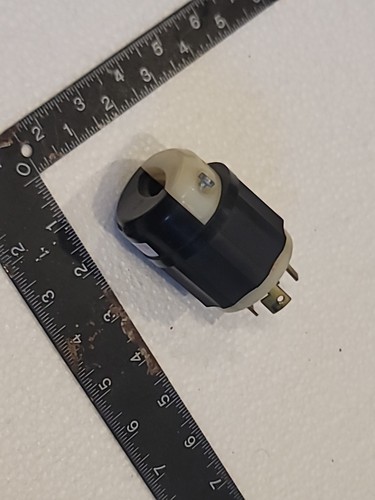 Enchufe Leviton 20A 120/208V blanco y negro 4 polos 4 cables sin conexión a tierra - Imagen 4 de 6