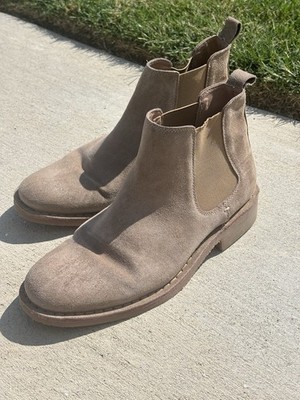 Men s Steve Madden Chelsea Boots Size 8M. Perfect For Completing An Outfit.