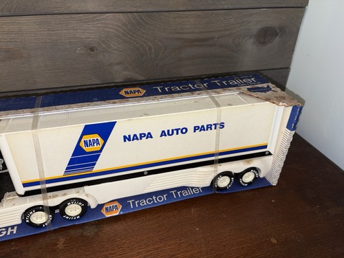 VINTAGE NYLINT STEEL & PLASTIC NAPA AUTO PARTS SEMI TRACTOR TRAILER #9020-N BOX - Picture 3 of 4