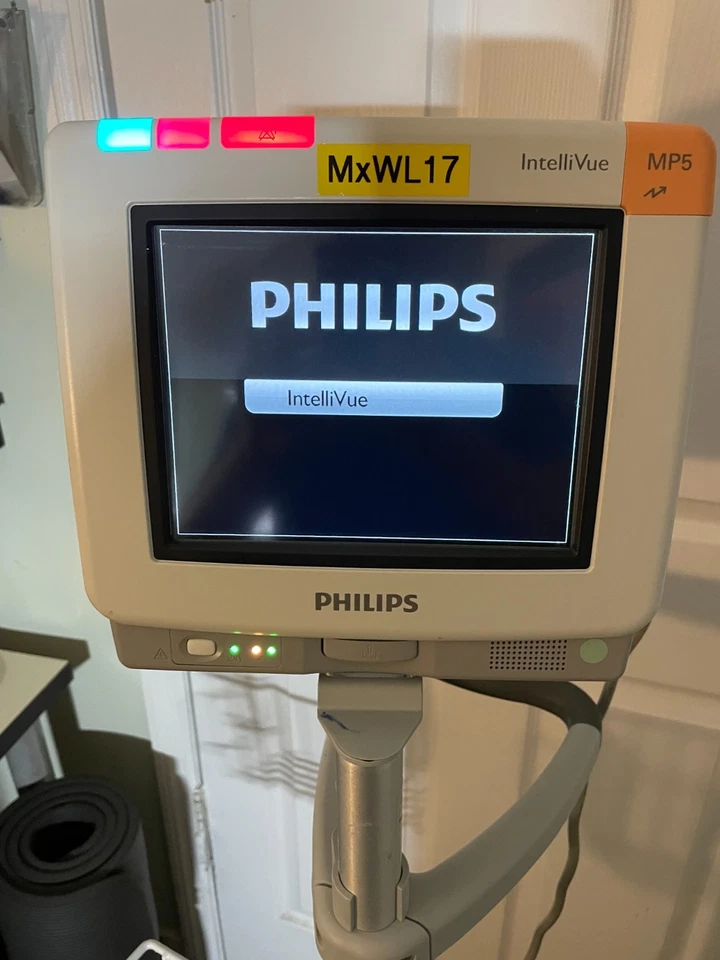 Monitor de paciente Philips M8105A IntelliVue Mp5 plus con carro. Foto 4 de 4