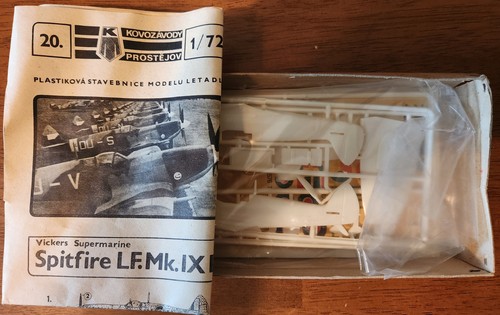 KP #20 Vickers Supermarine Spitfire Mk. LF IXE 1:72 Scale Open Box - Picture 2 of 2