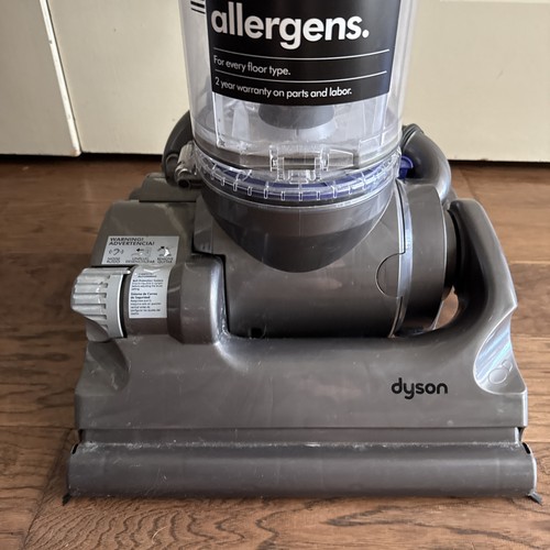 Dyson DC33 Bodenstaubsauger beutellos Zyklon mit Aufsätzen GETESTET kostenloser Versand - Bild 3 von 14