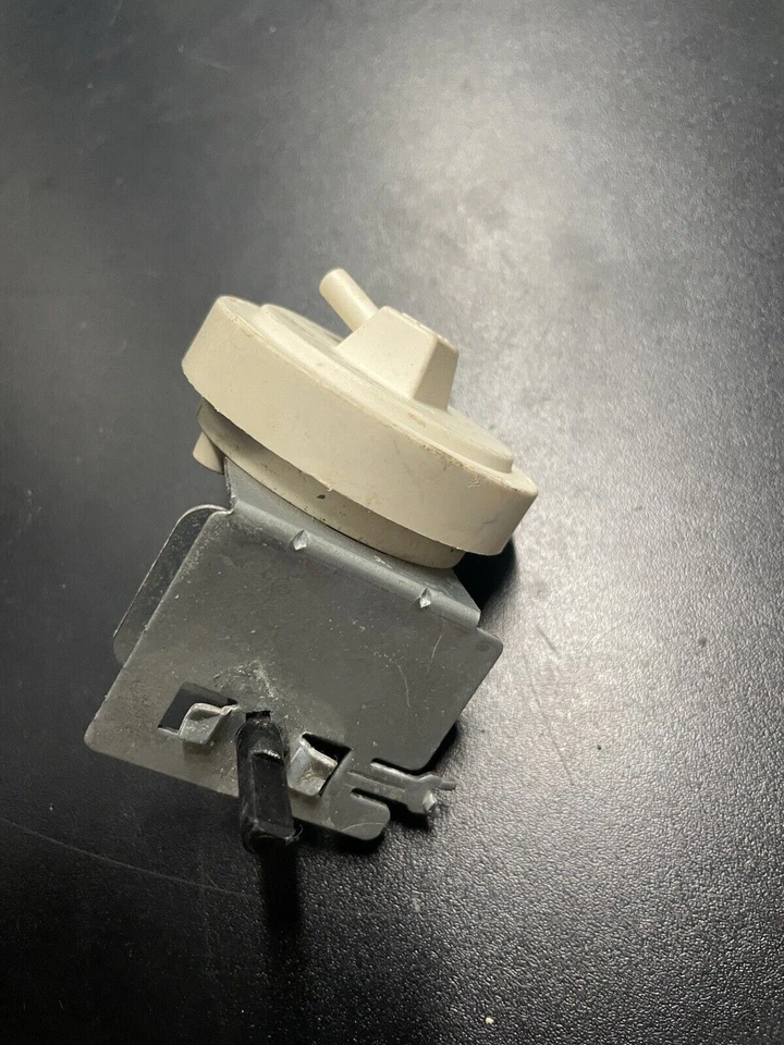 Interruptor de presión de nivel de agua para lavadora Kenmore 175D2290PD28 | WM1197 Foto 2 de 3