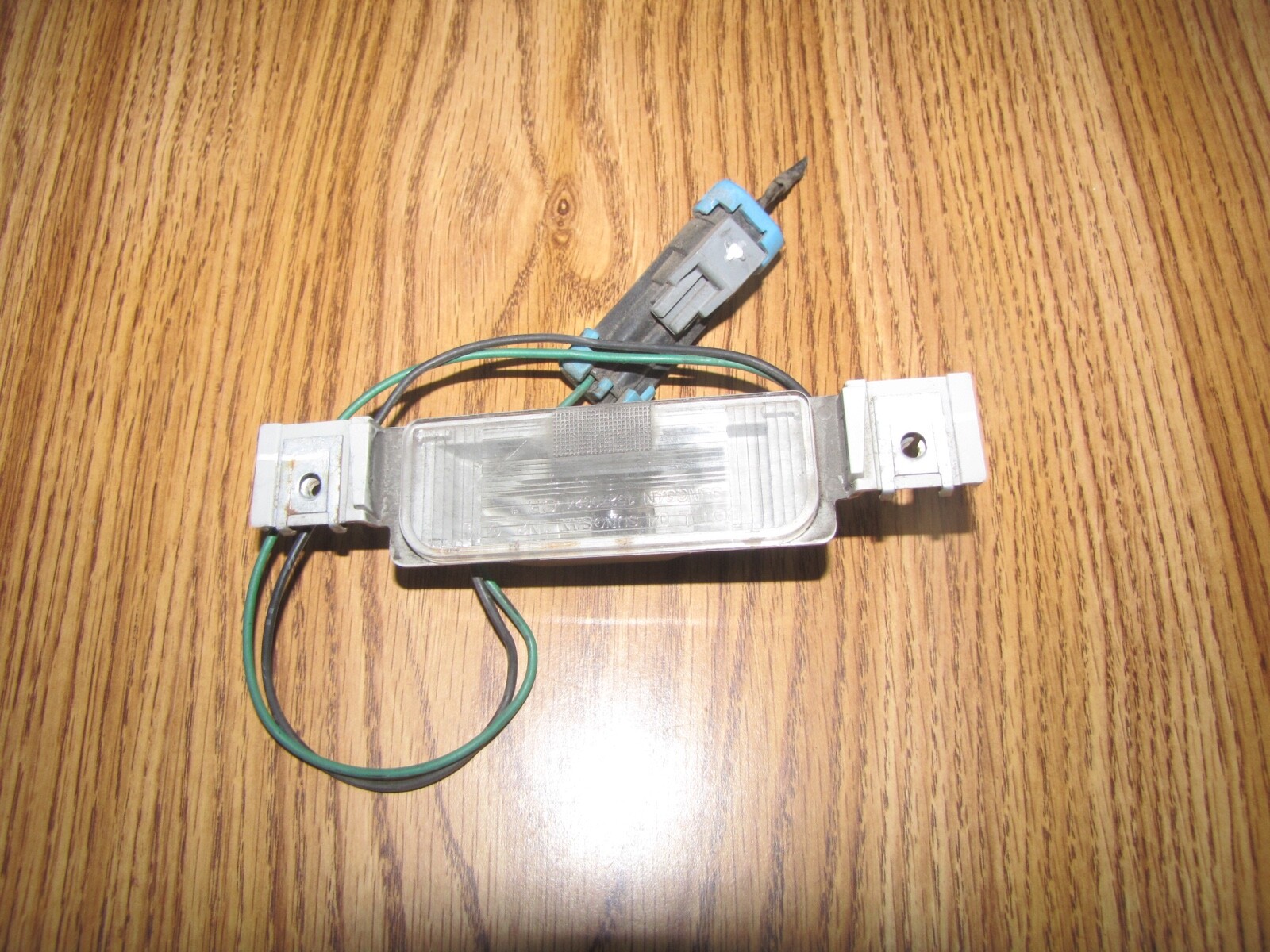 0812 CHEVY MALIBU LICENSE PLATE LIGHT OEM eBay