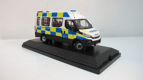 1:43 AURORA IVECO DAILY HONG KONG POLICE TRAFFIC WHITE RESIN CARS - Picture 5 of 10