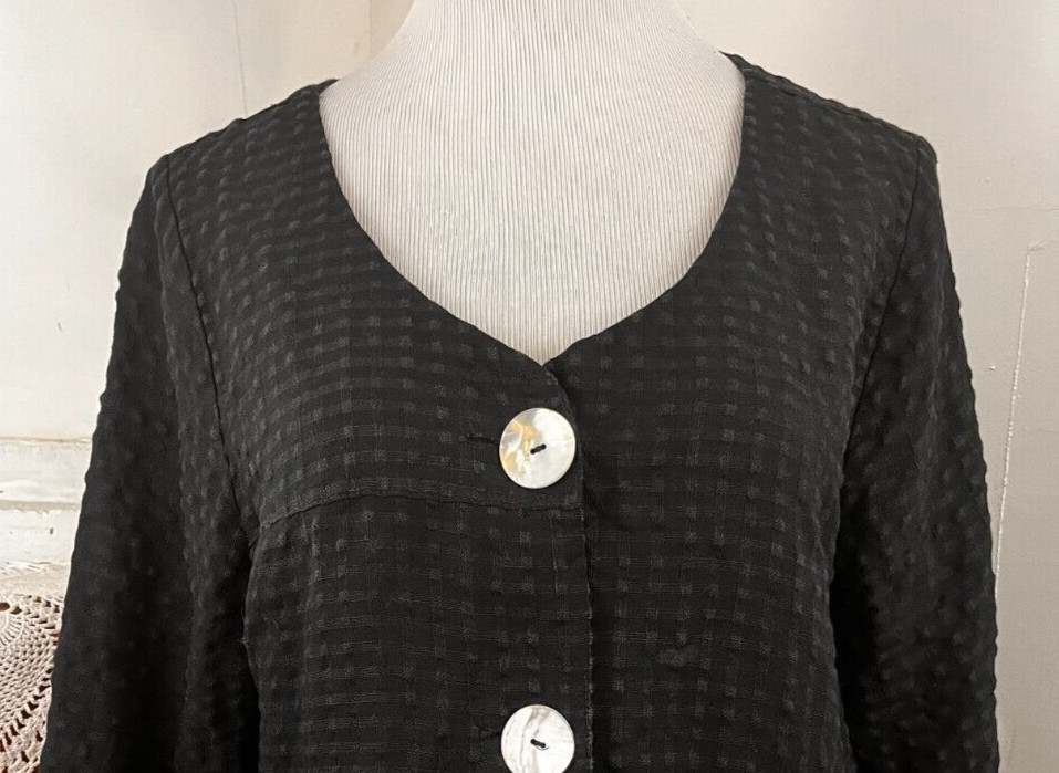 NTCO Nomadic Traders Black Shell Button Linen Ble… - image 2