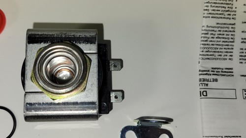 Lote de 3 válvulas solenoides Red-Hat modelo: USFX8262C20213657. 24 VDC. Tubo de 1/4". - Imagen 4 de 12
