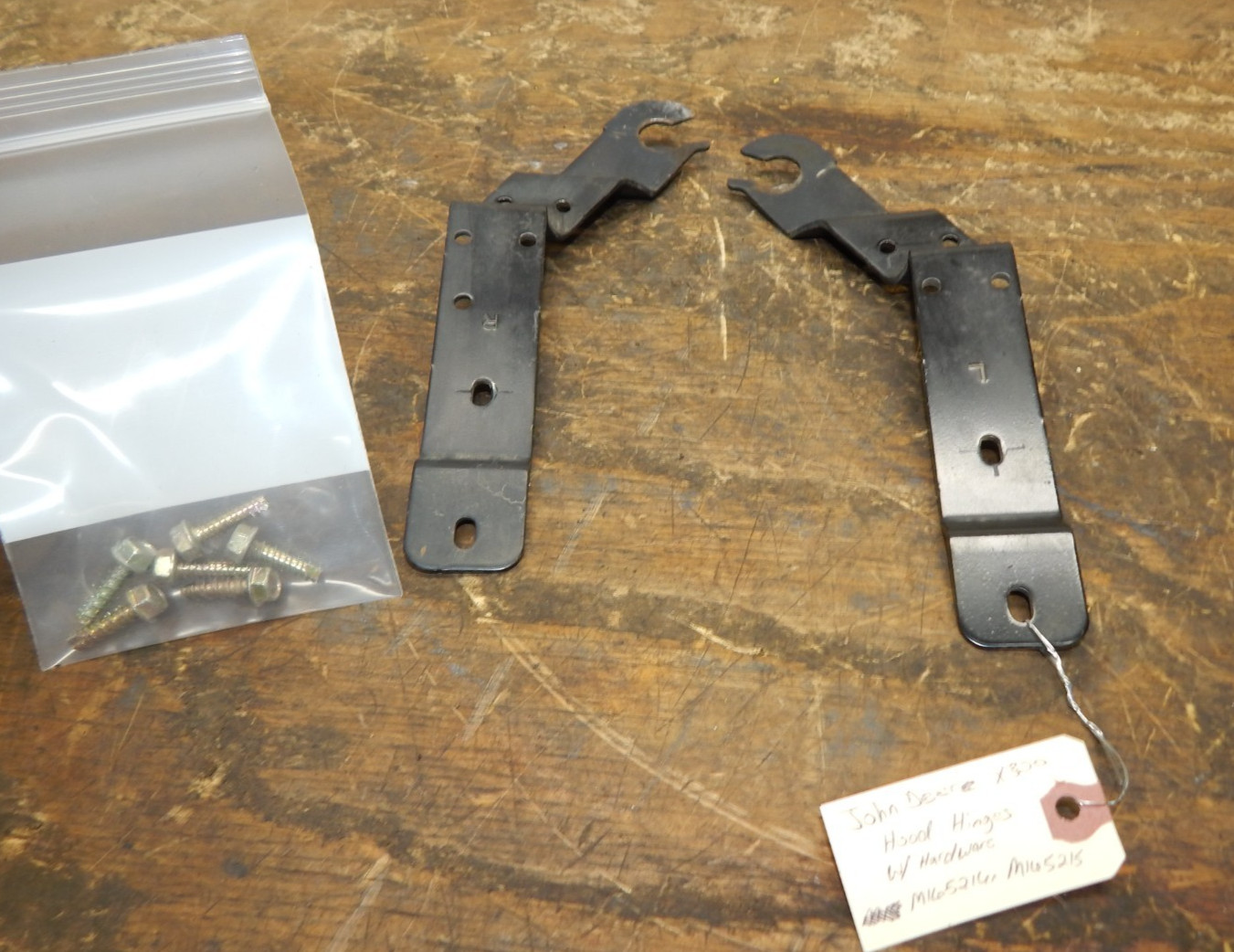 John Deere Hood Hinges X300 X320 X304 X324 X500 X520 X540 M165216, M165215