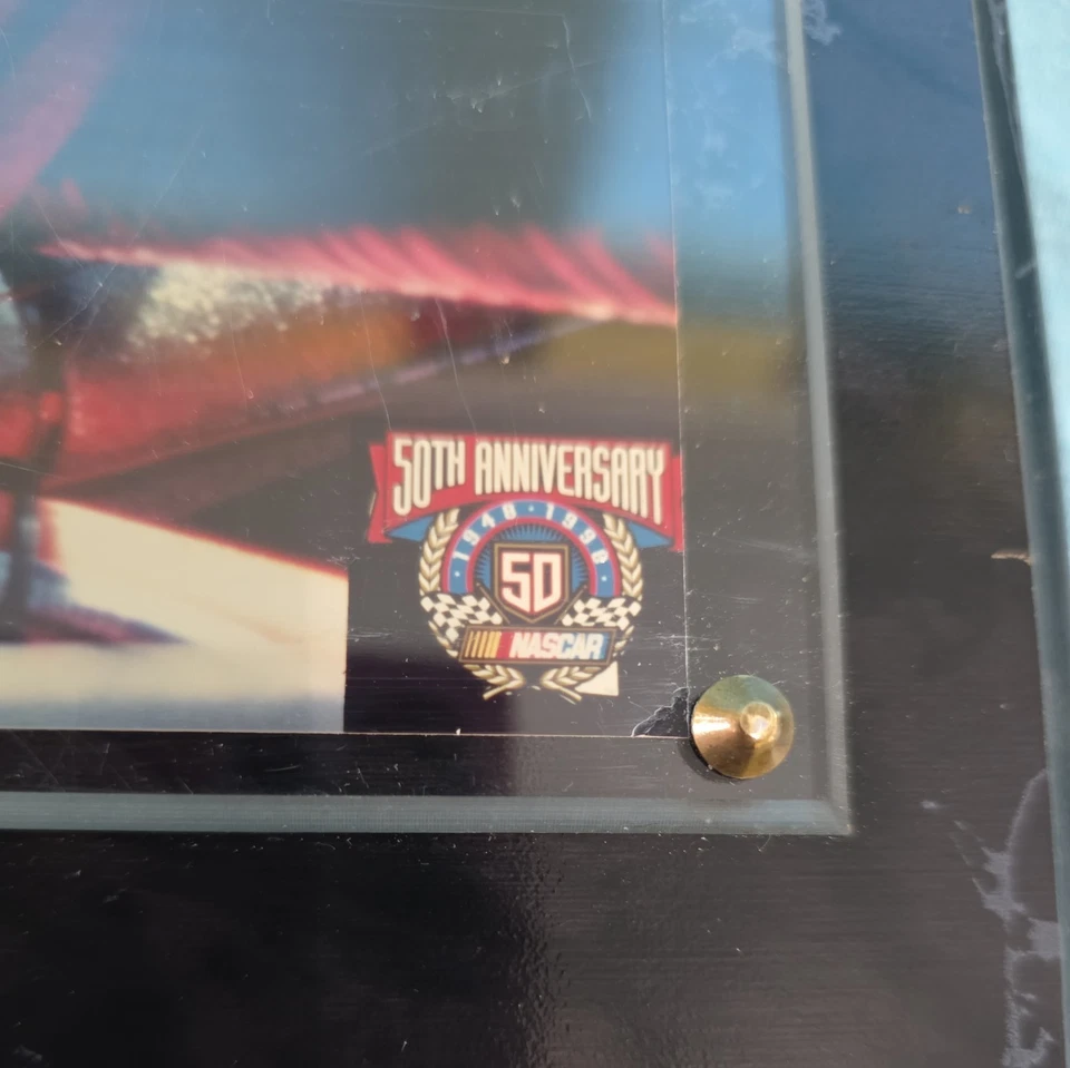 Foto con placa de mármol Dale Earnhardt Racing Reflections "The Intimidator" Foto 3 de 4