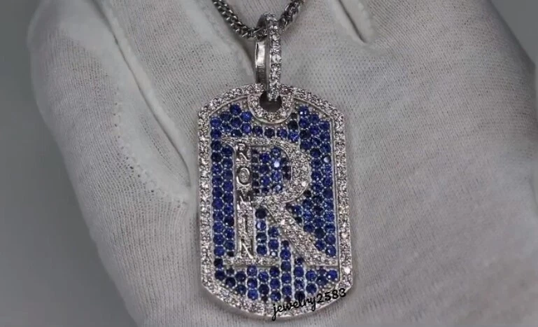 Colgante de plata 925 con nombre de letra personalizado de zafiro azul simulado de 2 quilates para hombre Foto 3 de 4