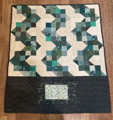 Handmade Quilt Green Blue Patchwork Pocket Zig Zag 36'' x 42'' Throw Blanket