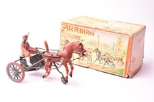 Jouet ancien. Arabian Sulky, Allemagne, Circa 1950, tôle et composition peinte.
