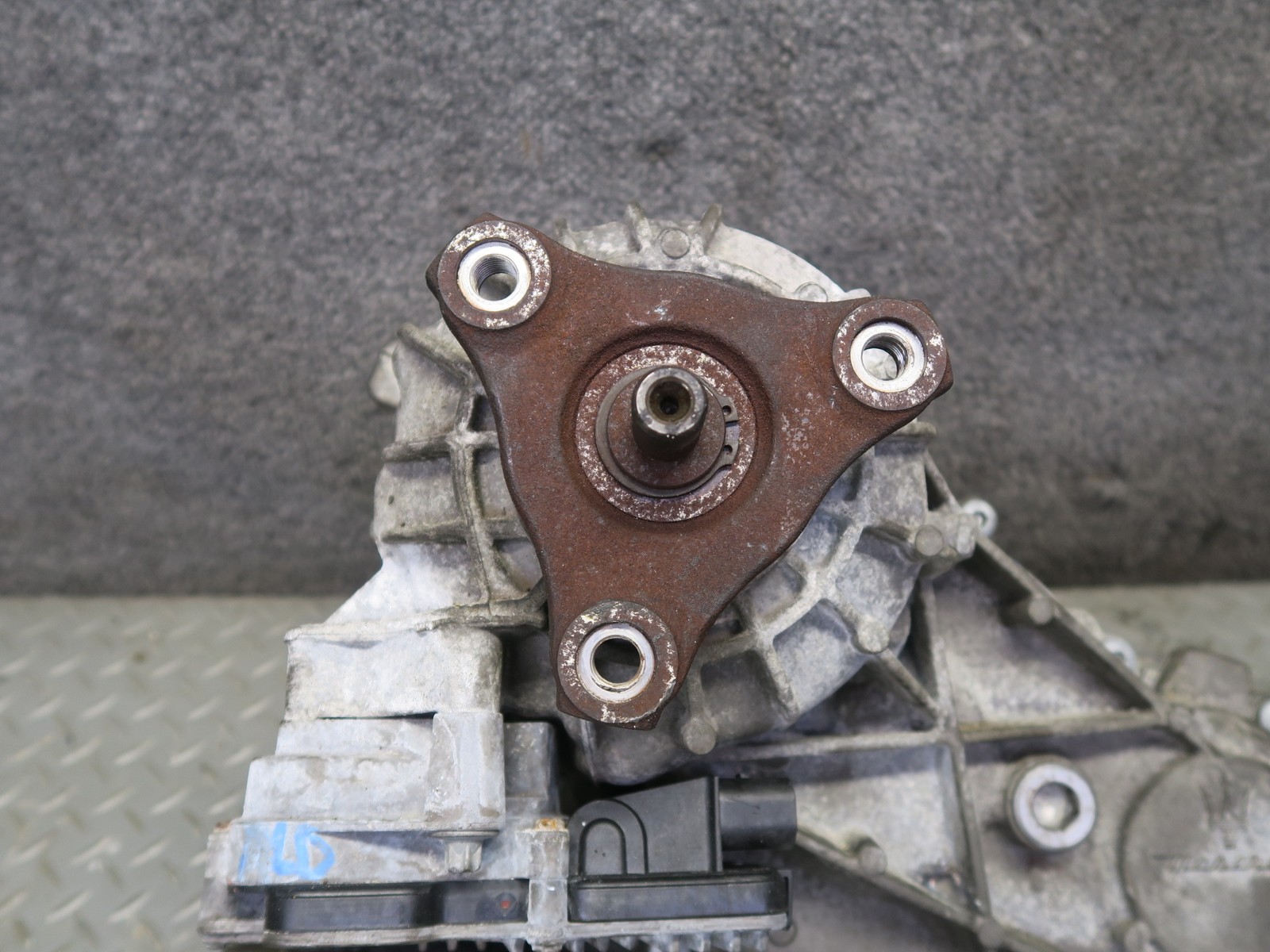 2017-2020 MASERATI LEVANTE M161 3.0L AWD TRANSFER CASE BOX W MOTOR 670038072 94k