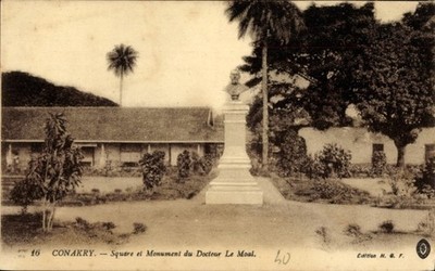 CPA Conakry Guinea, Square et Monument du Docteur Le Moal - 4930688