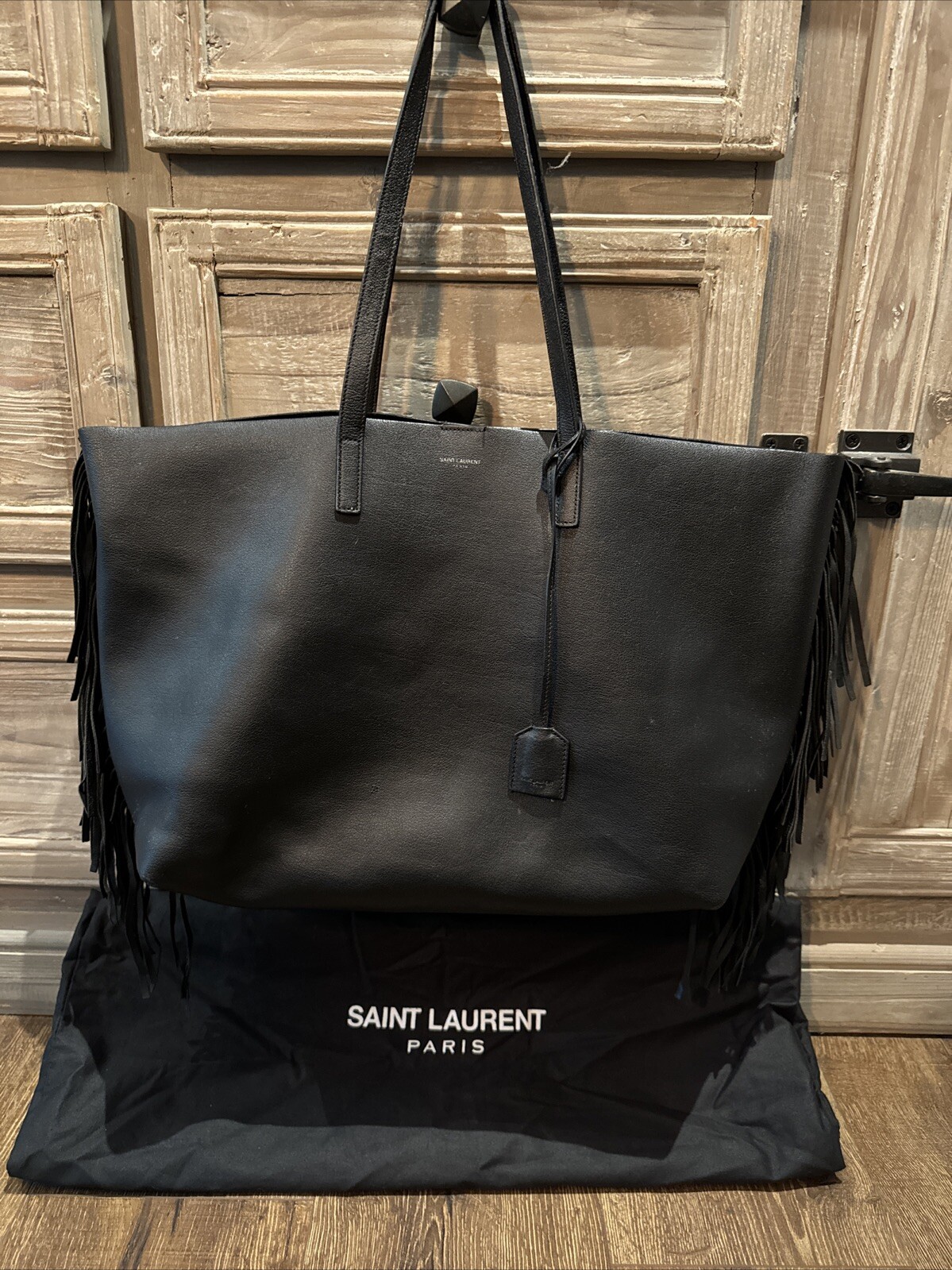 Borsa Saint Laurent in pelle nera con frange grandi