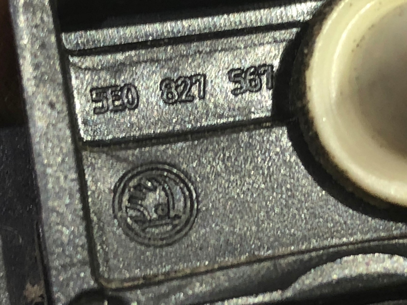 SKODA OCTAVIA MK3 2016 BOOT CATCH BUMP STOP MOUNT 5E9827675 