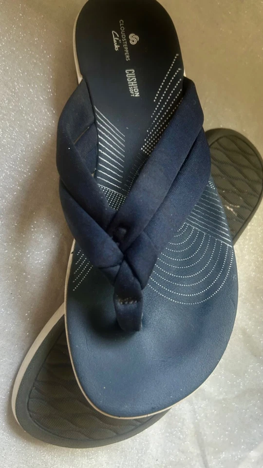 Clarks Cloud Steppers Black Thong Slip On Comfort Flip Flops shoe Sandals sz 10 - Image 3 of 4