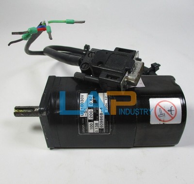QTY:1 USED   Servo Motor R88M-UE10030V-S1 100W 200V 0.87A (90days Warranty） #T2