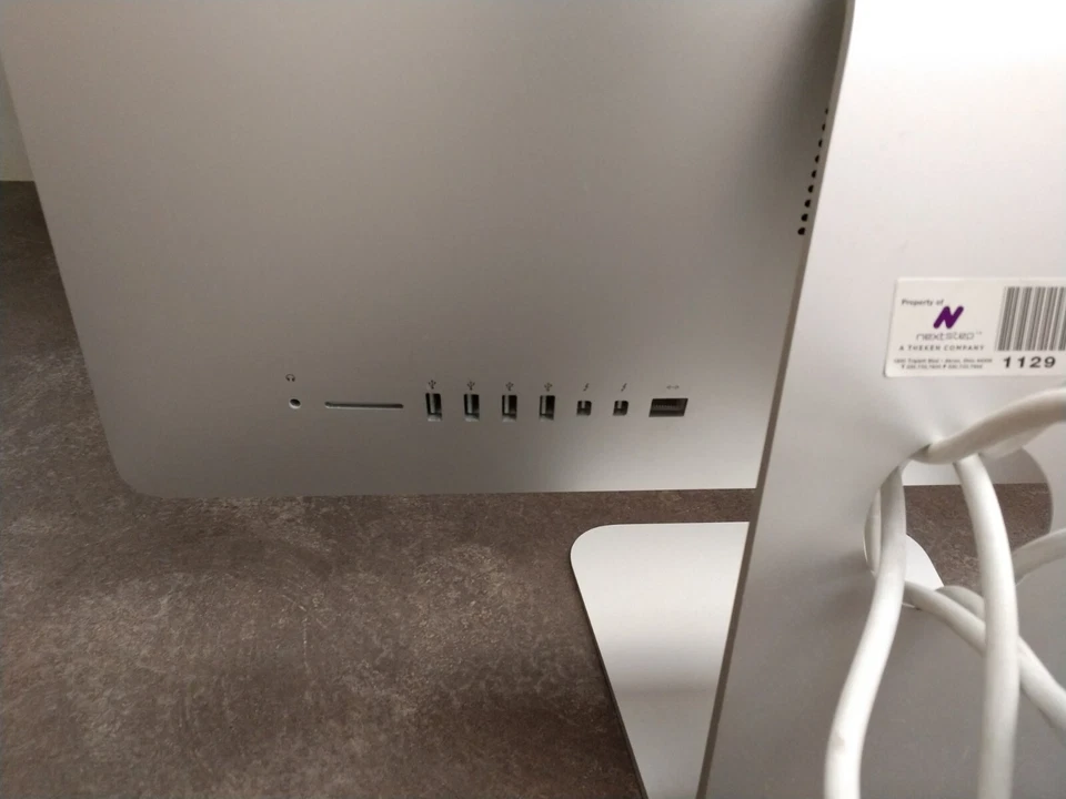 Apple iMac 21.5" Desktop - MC978LL/A (August, 2011) - Image 2 of 2