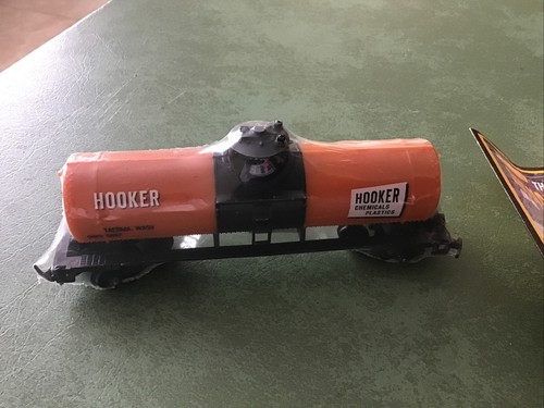 Vintage HO Scale Lot of 3 Single Dome Tank Cars Shell, Hooker, Pacific Fruit Exp - Picture 4 of 9
