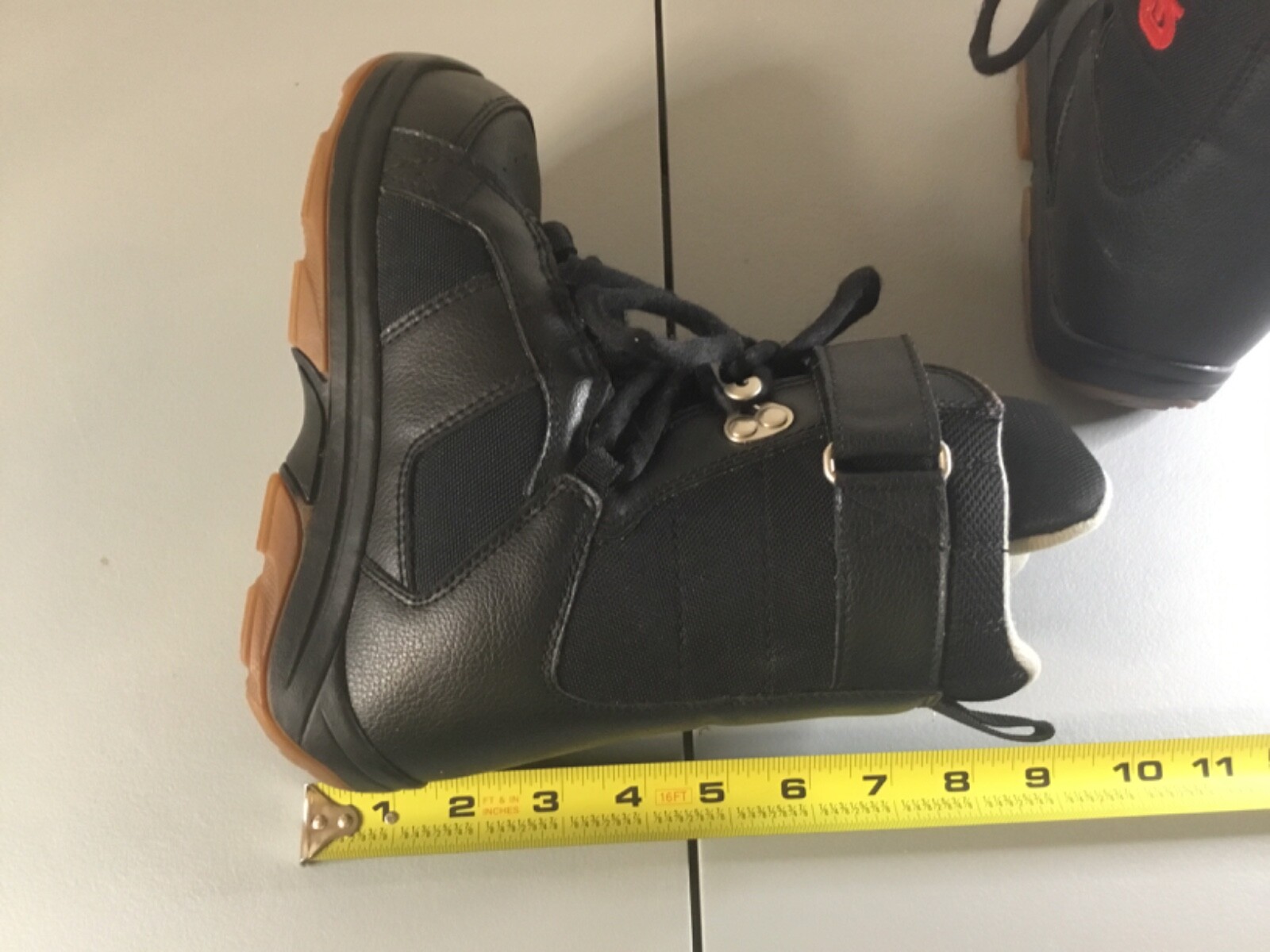 Burton Kids Youth Snowboard Boots Freestyle Black Size US 2 EU 33 Snow
