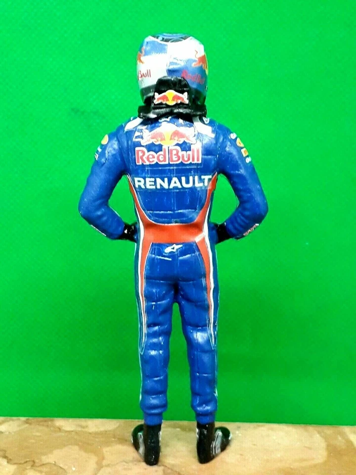 SEBASTIAN VETTEL Red Bull RB7 RENAULT 2011 pilot Mini DRIVER FIGURE 1:18 RESIN - Immagine 3 di 4