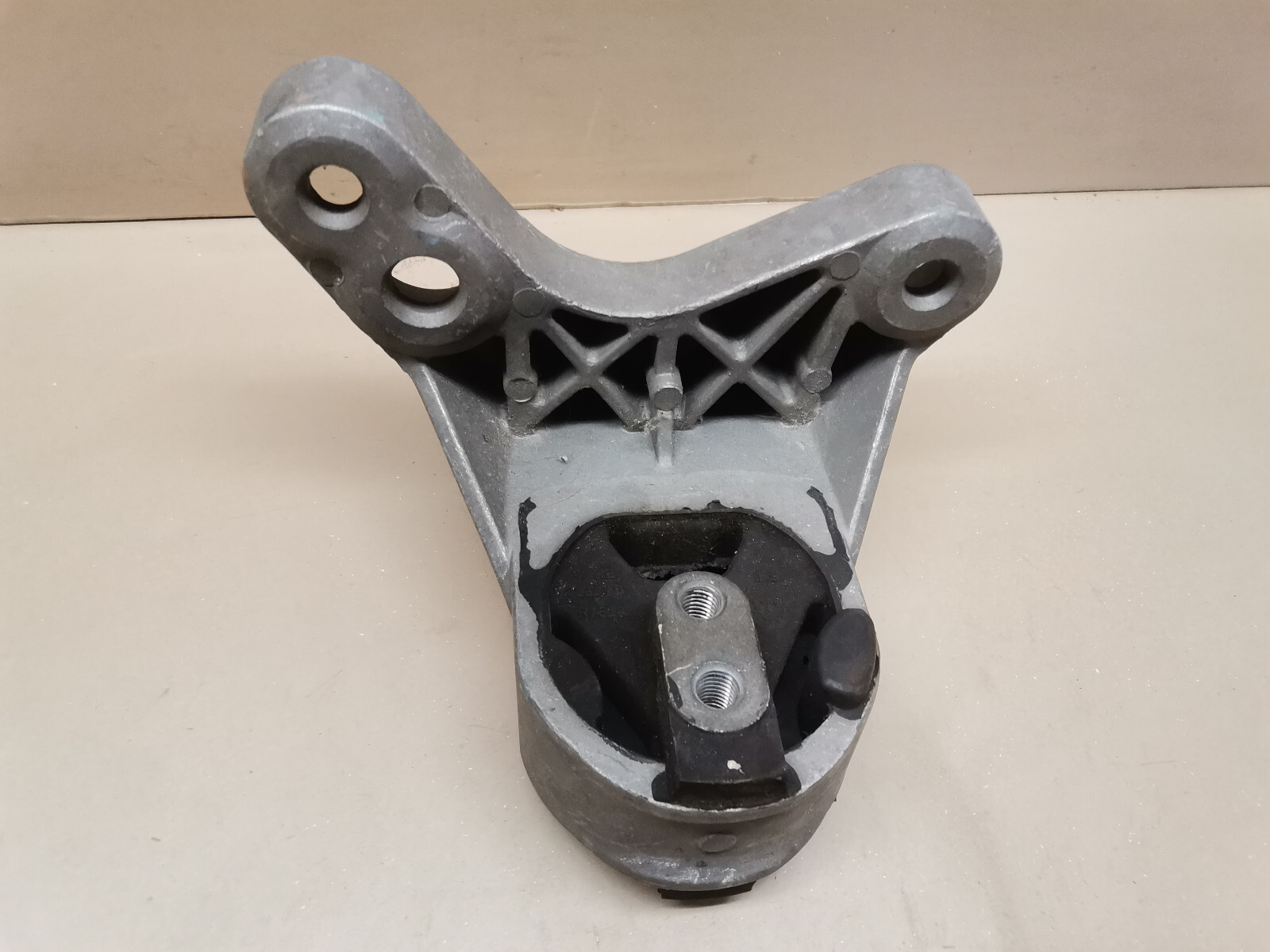 Supprimer les vibrations avec le support de moteur avant Ford Ka 1.3 FE22244 de 1996