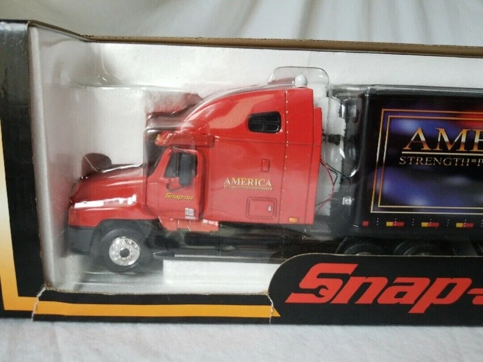 Snap-On Crown Premiums 1:43 Die-Cast Freightliner Replica Bank - America - Image 2 of 4